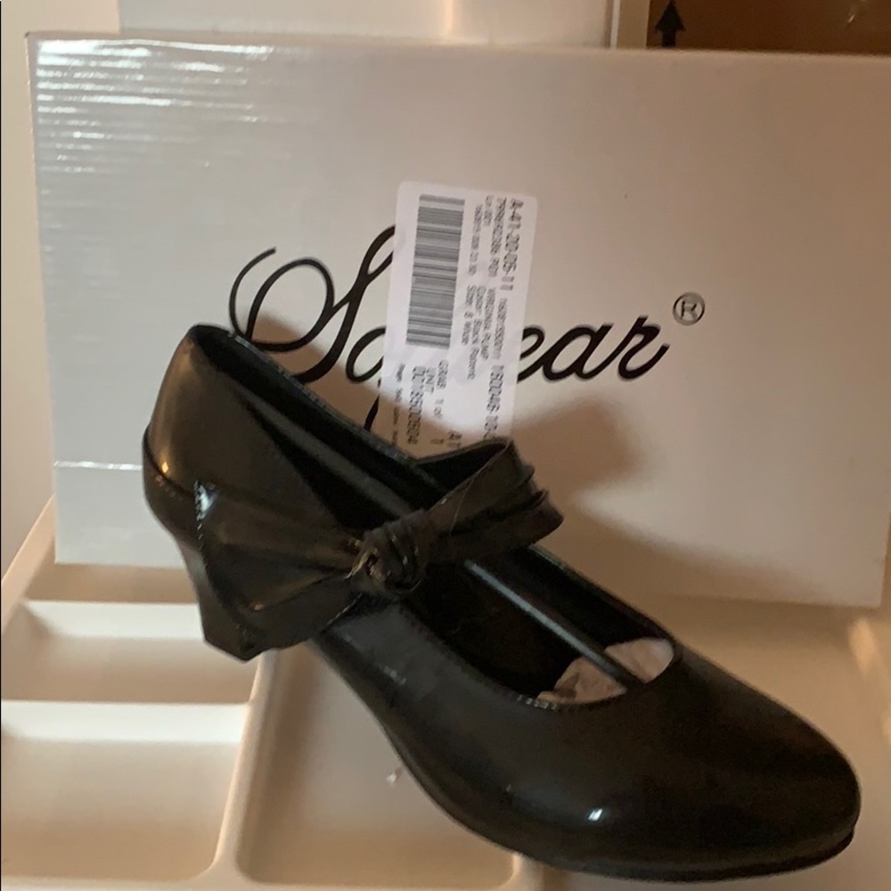 Virginia Pump Black Paten Shoes Size 8 Wide